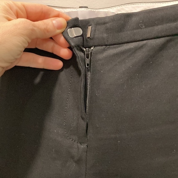 OLD Navy Black Classic Fit Shorts 6 - Picture 6 of 11